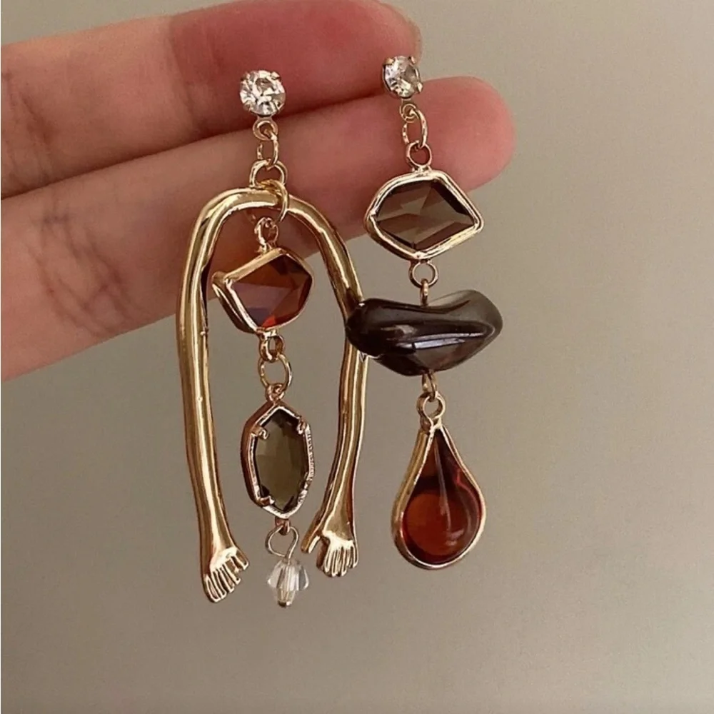 Artsy Mismatched Dangle Earrings